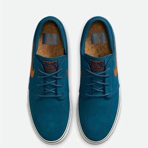 Nike Men's Teal and Orange Sneakers